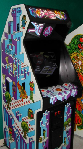 Picture of the Atari arcade cabinet Crystal Castles, trackball included